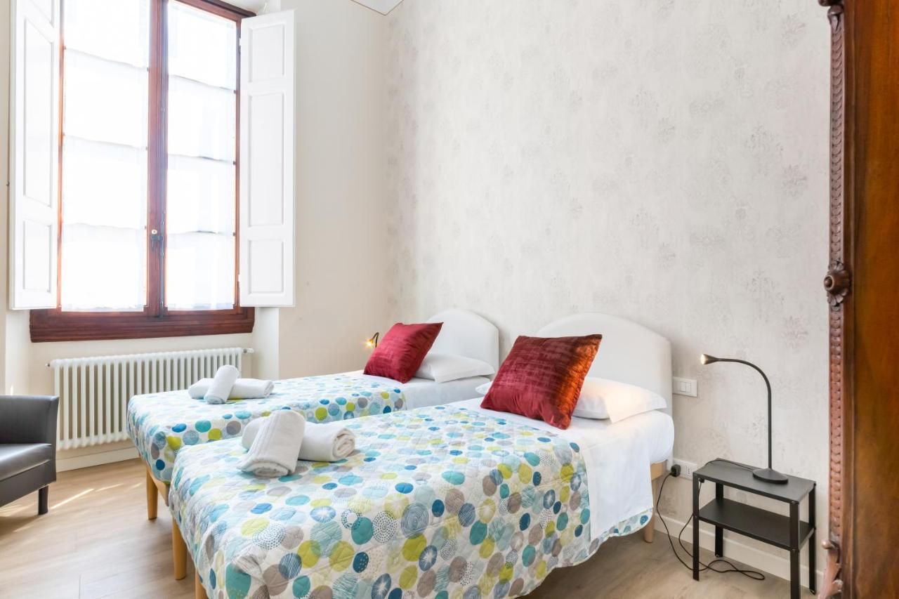 I Renai - Ponte Delle Grazie Modern Apartment Florencia Exterior foto